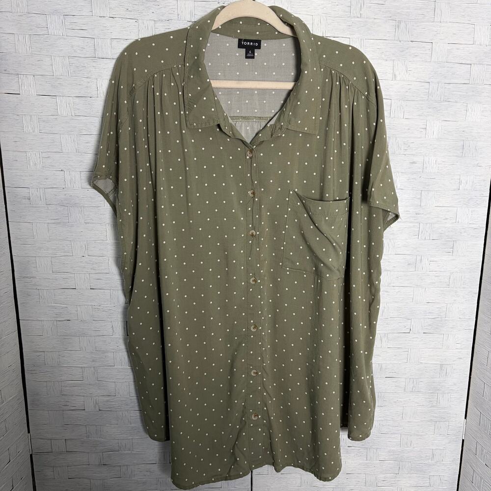 Torrid women’s blouse polkadot green cream feminine romantic soft plus size